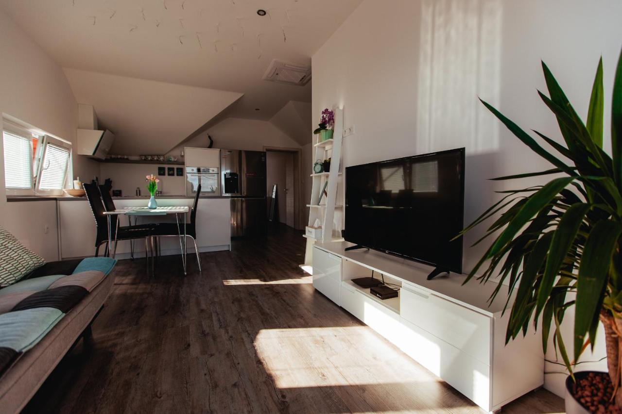 Sunny Oak Estate Daire Mengeš Dış mekan fotoğraf